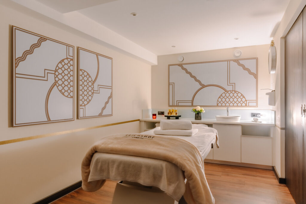 Spa treatment room at Reichshof Hamburg