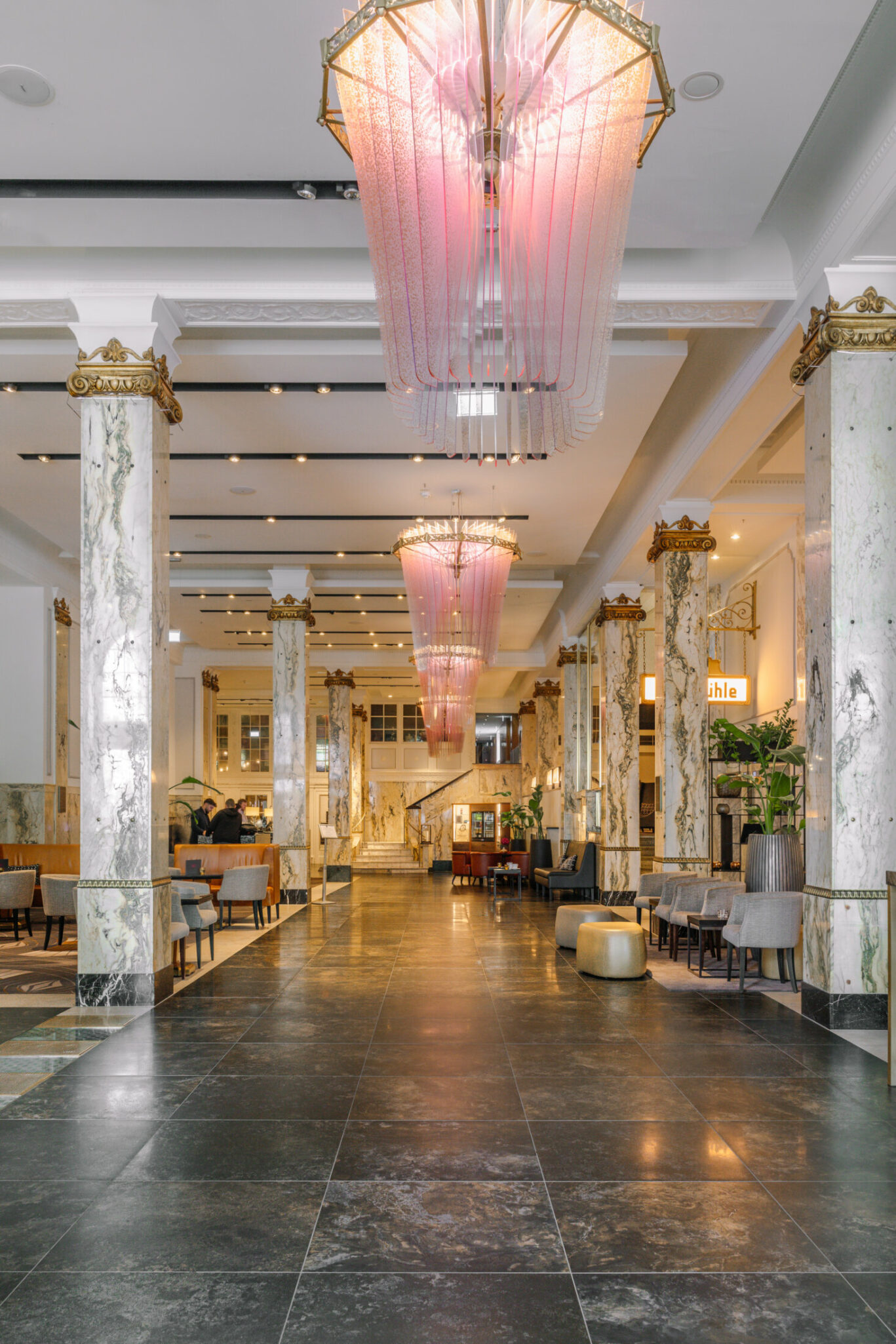 Lobby Reichshof Hamburg