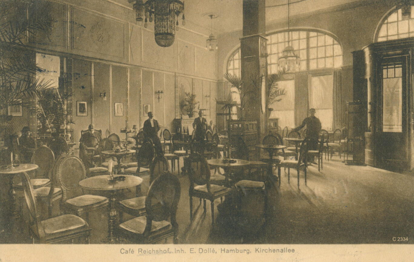 The lobby of Reichshof Hamburg around 1912