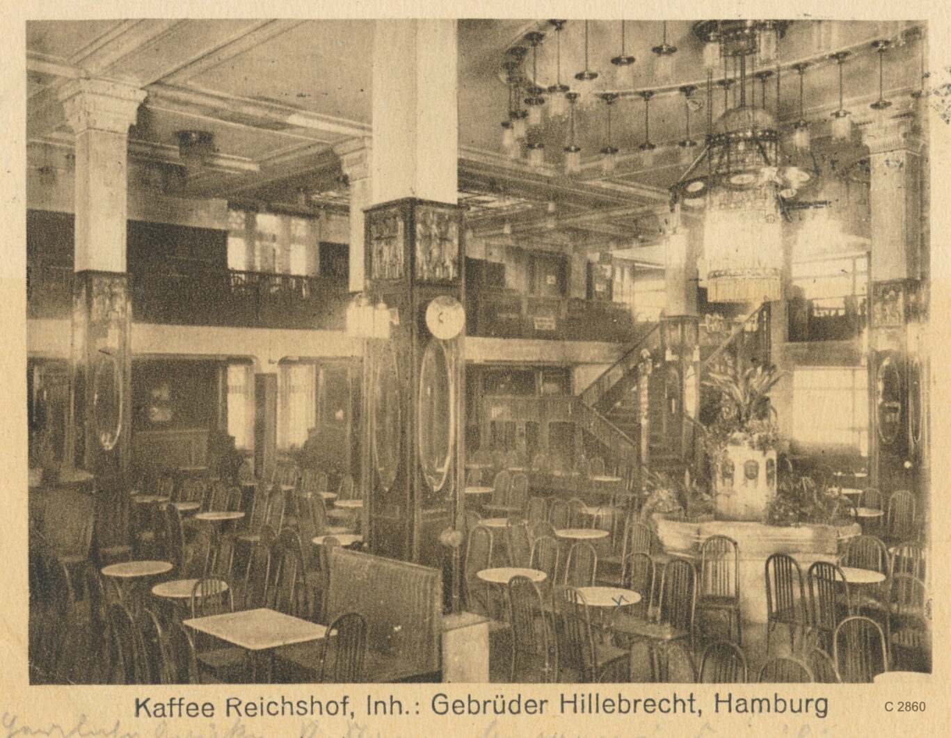 The restaurant at Reichshof Hamburg around 1923