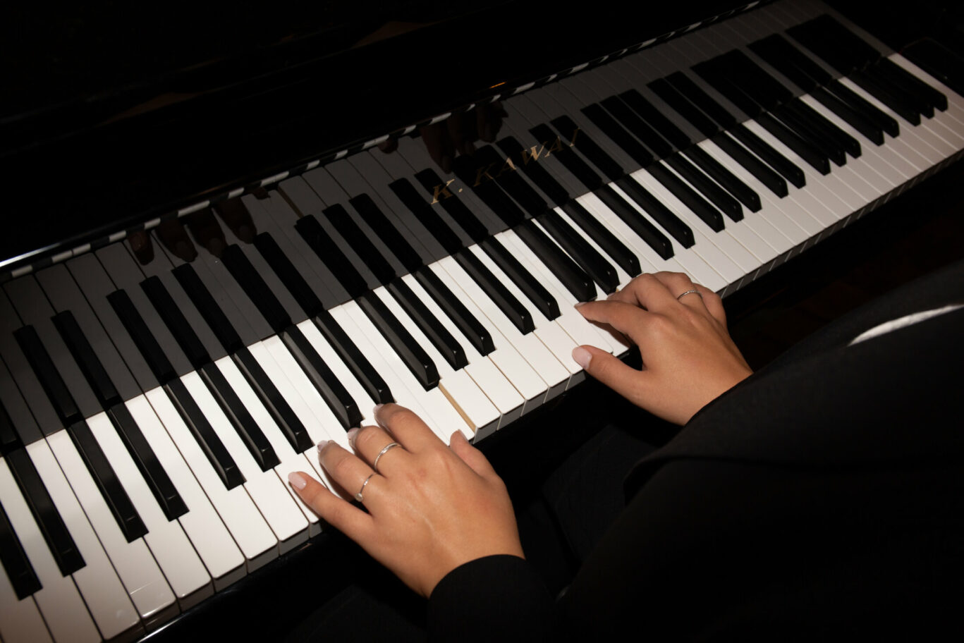 Hände spielen Piano