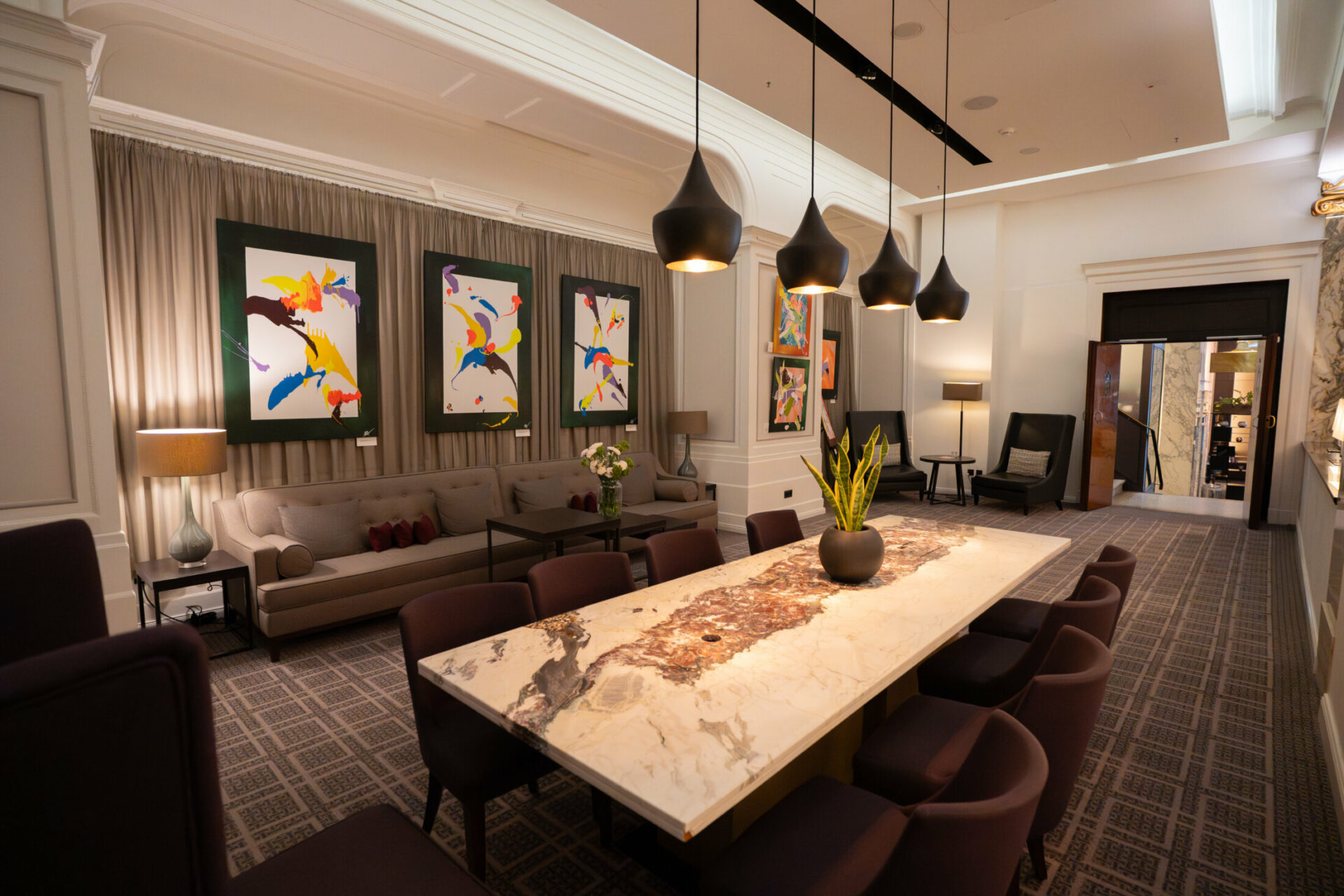 Empore in der Lobby des Reichshof Hamburg