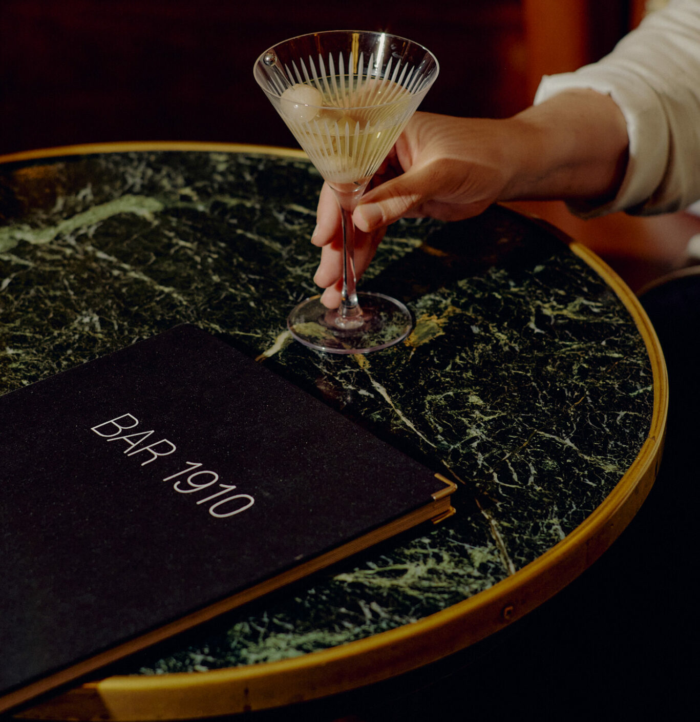 Cocktail in Bar 1910