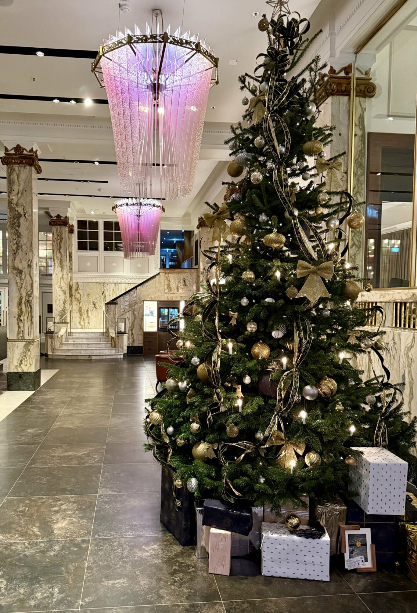 Christmas Tree at Reichshof Hamburg 