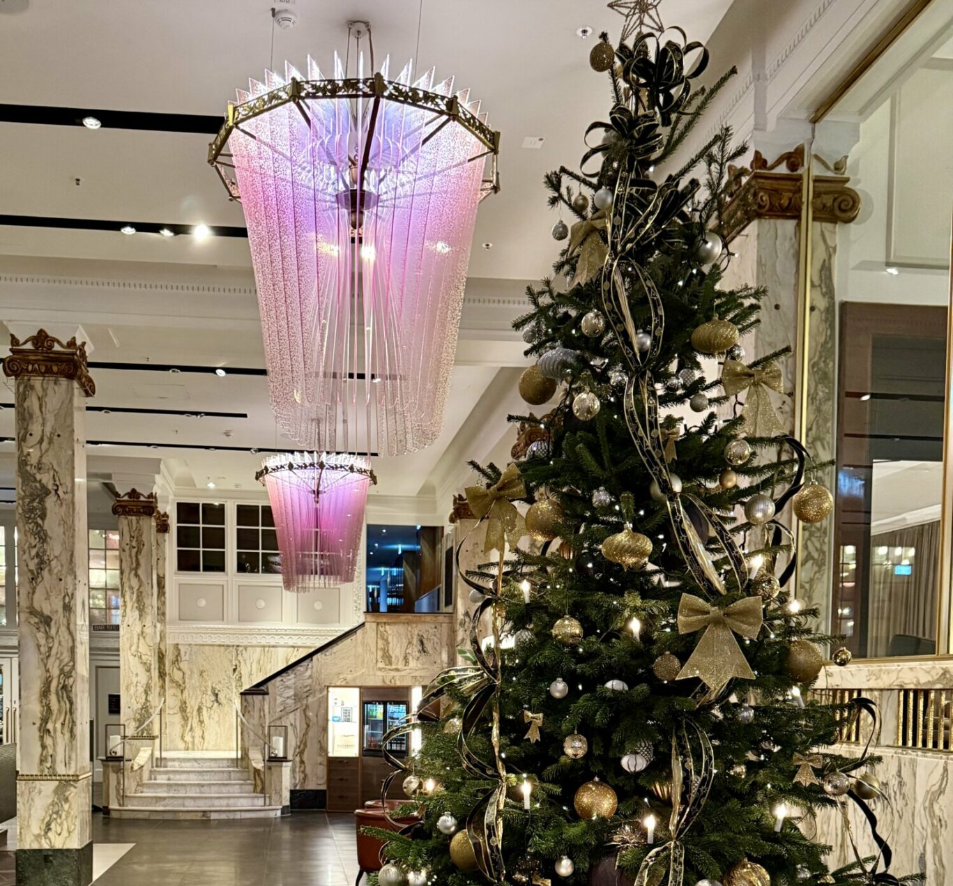 Christmas Tree at Reichshof Hamburg